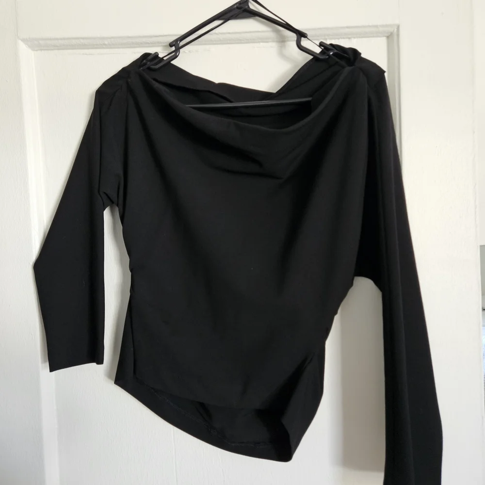 ZARA - Black Off-the-Shoulder Long Sleeve Top - Picture 5 of 5